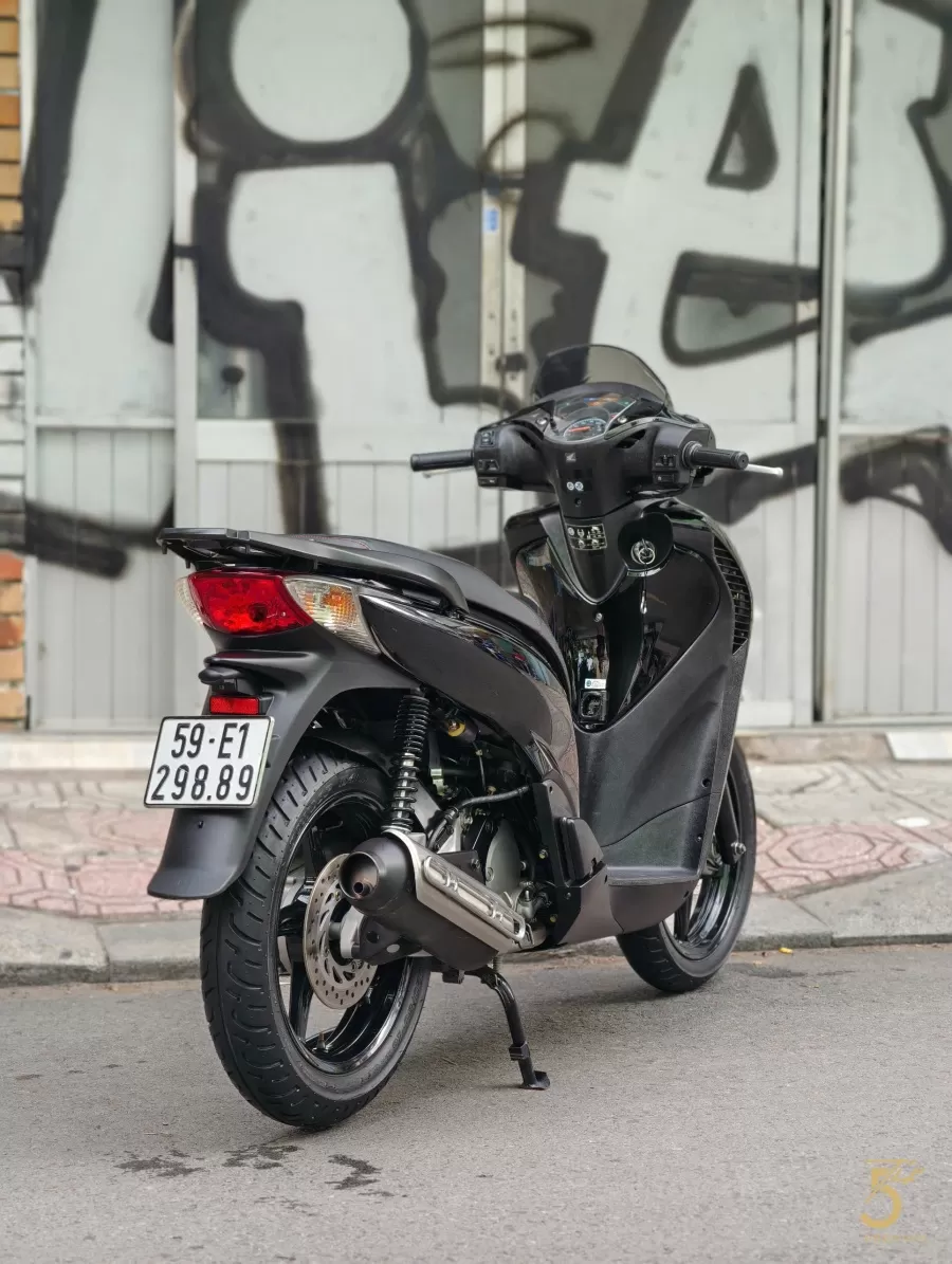 SH150i Ý T10/2012