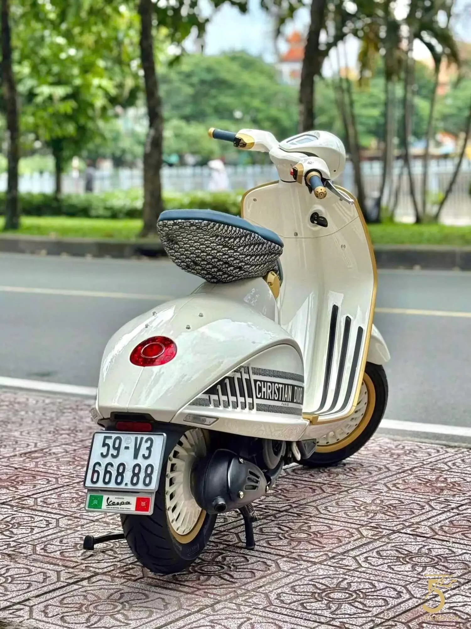 Vespa946 2017 up Dior limited