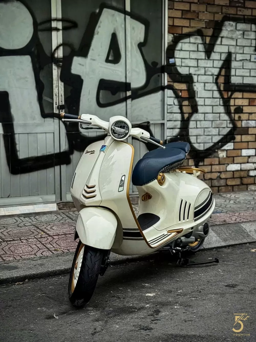 Vespa946 2018 custom DIOR