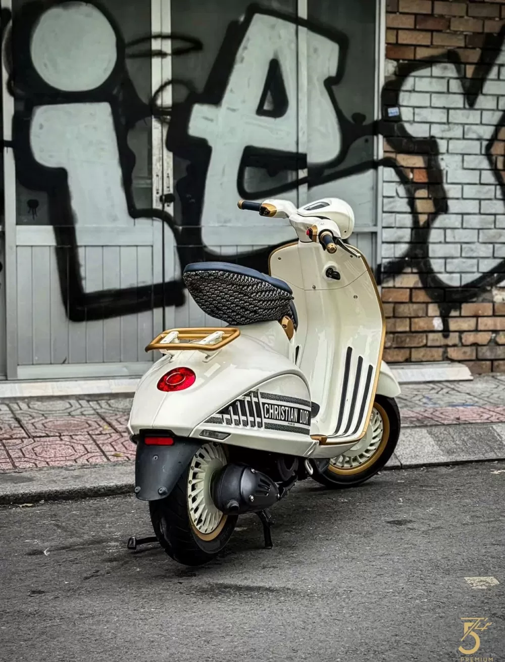 Vespa946 2018 custom DIOR