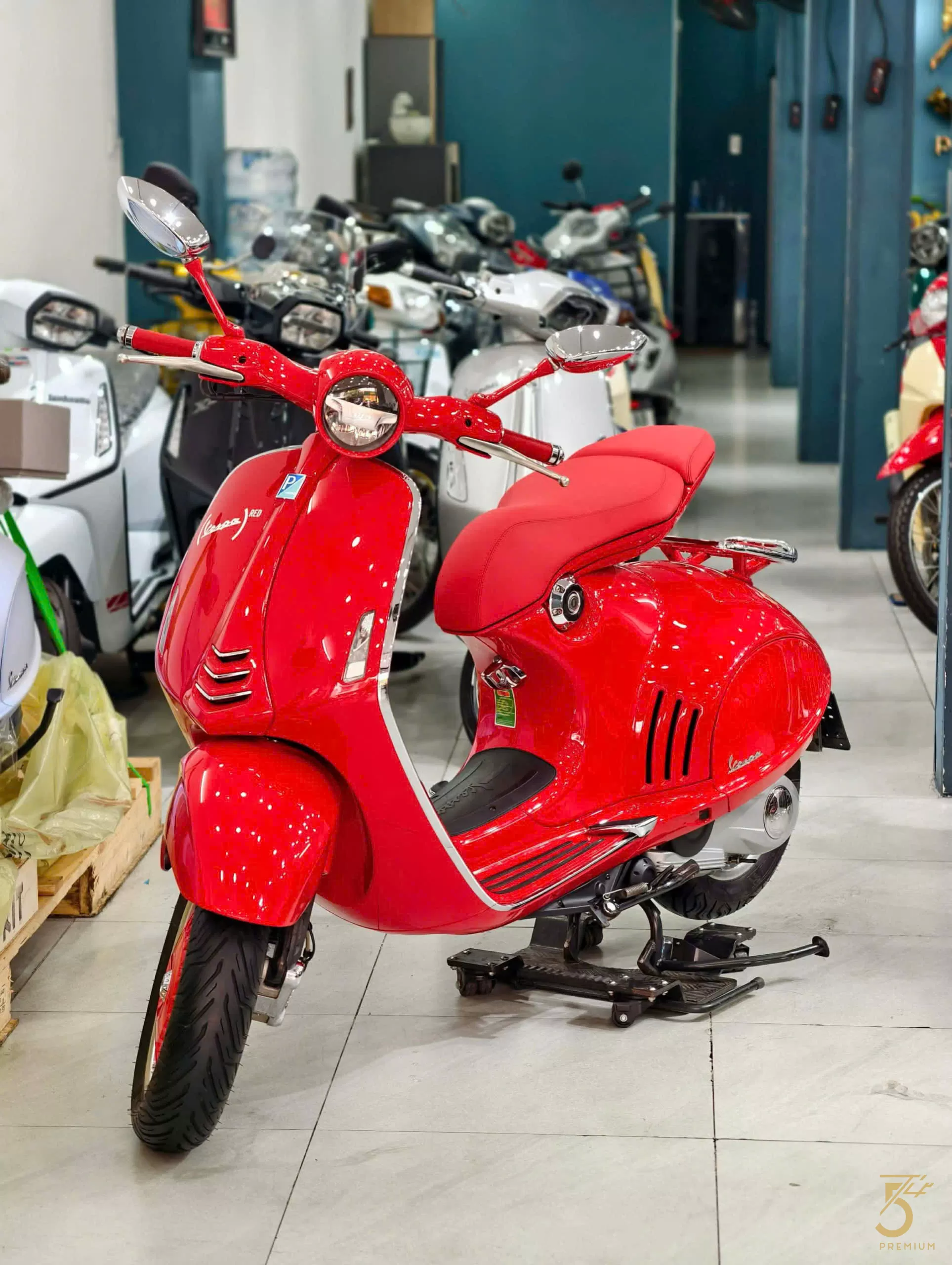 Vespa946 đỏ 2020