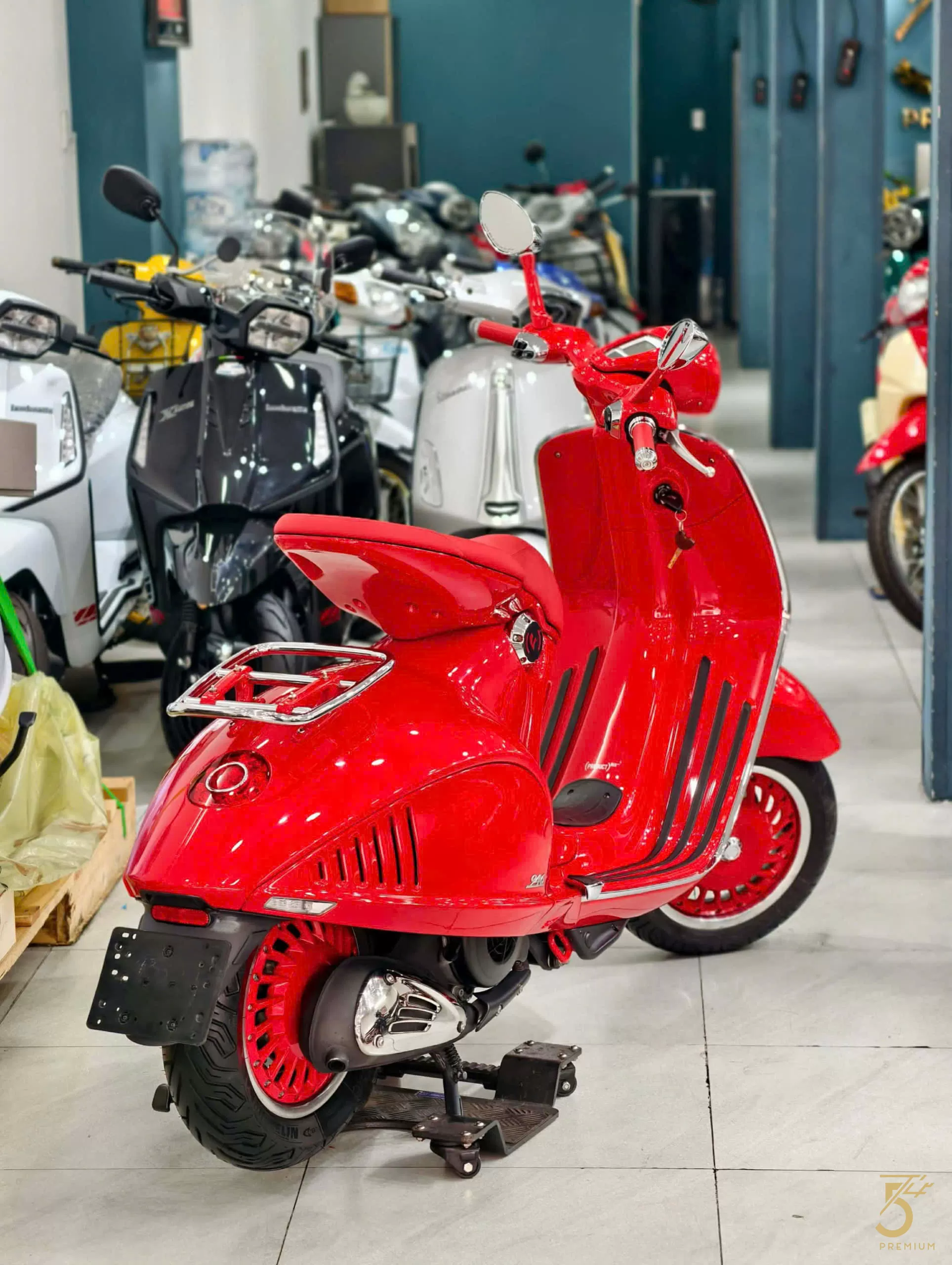 Vespa946 đỏ 2020
